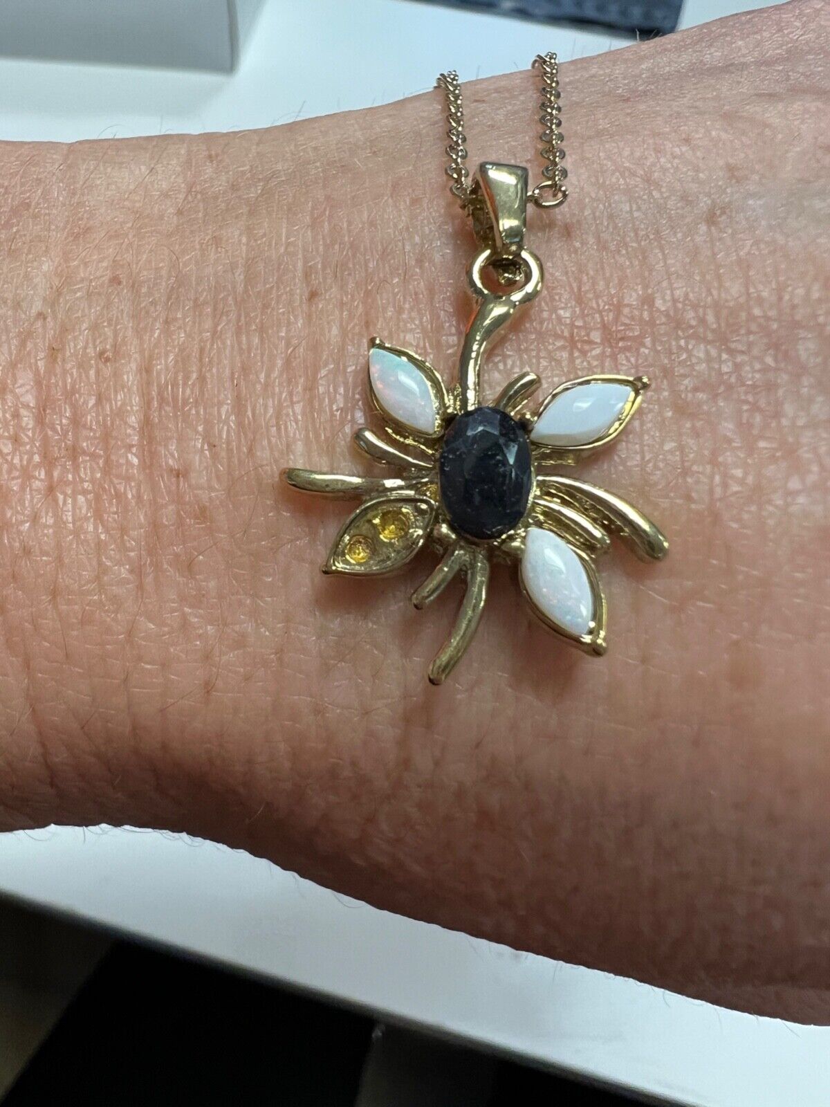 GOLD LOOK BEAUTIFUL FLOWER NECKLACE SHORT CHAIN DRESS JEWELLERY
