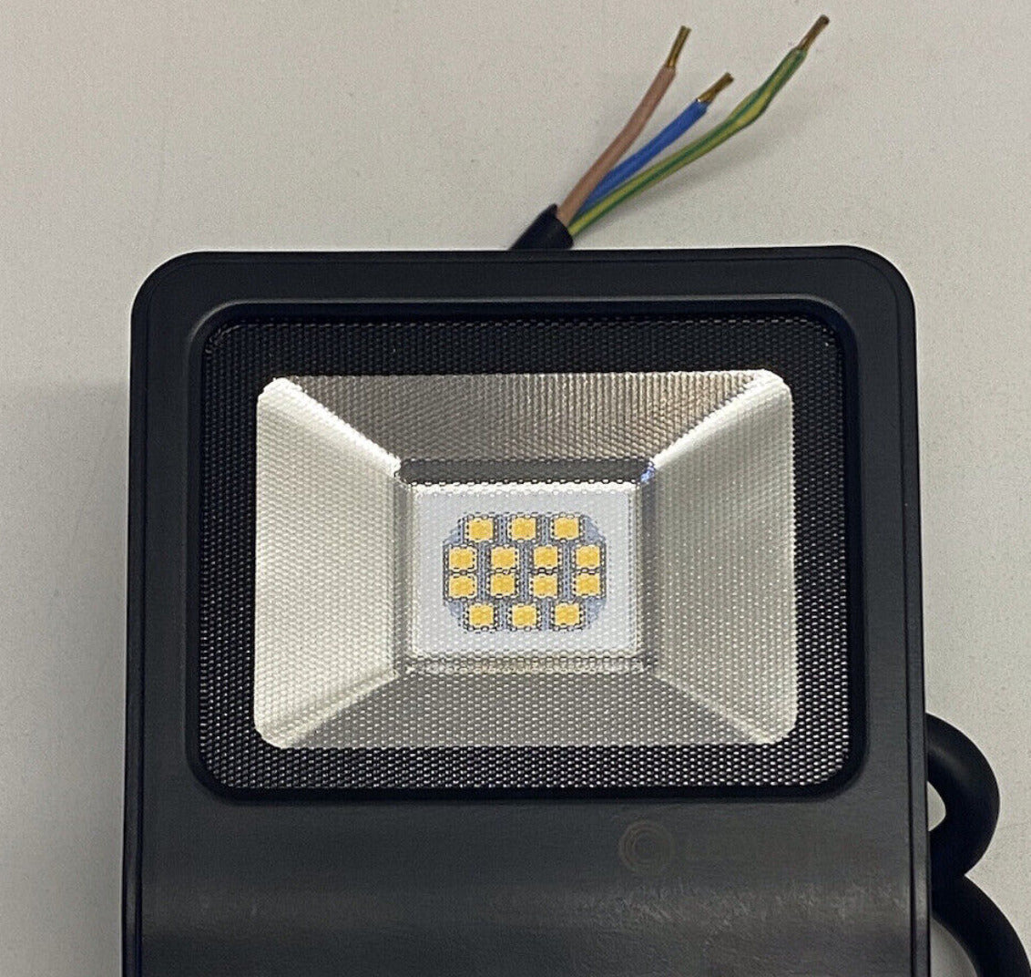 LEDVANCE 10W LED OUTDOOR & GARDEN MINI FLOODLIGHT COOL WHITE 4000K IP65 800LM