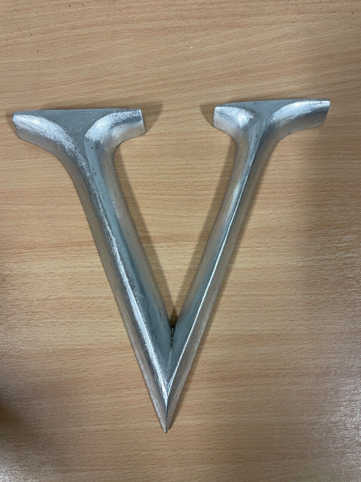 V POSH GRAFFITI DECORATIVE SILVER GILT WOODEN LETTER V 23CM HIGH HOME WALL ART