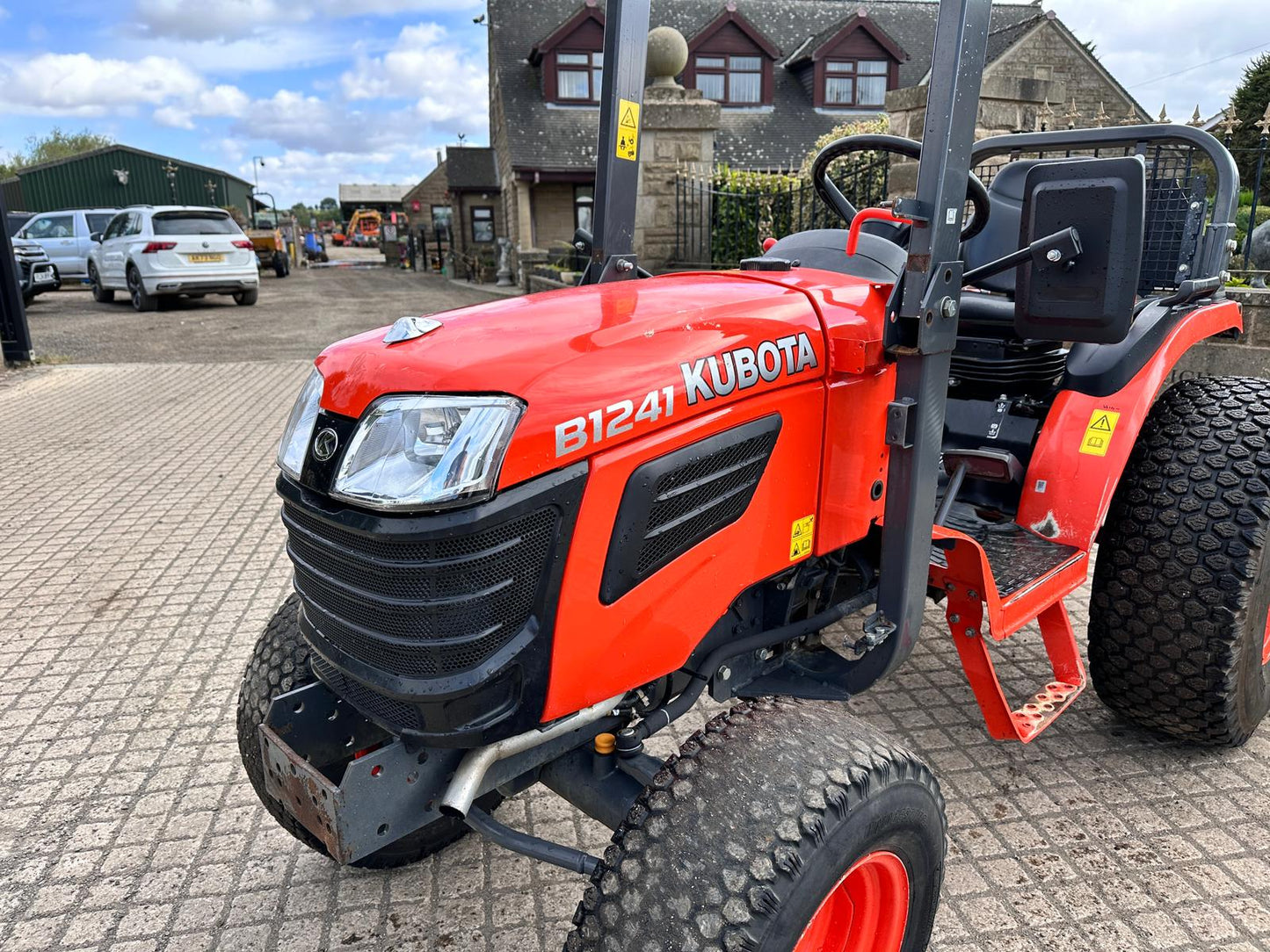 484 HOURS - KUBOTA B1241 4WD COMPACT TRACTOR