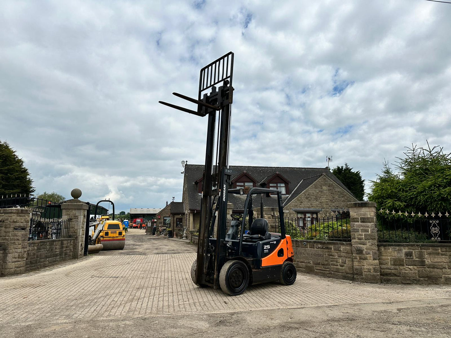 2011 DOOSAN D25S-5 2.5 TON DIESEL FORKLIFT