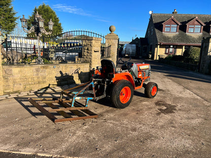 KUBOTA B1410 4WD COMPACT TRACTOR WITH WESSEX 4FT MENAGE LEVELLER