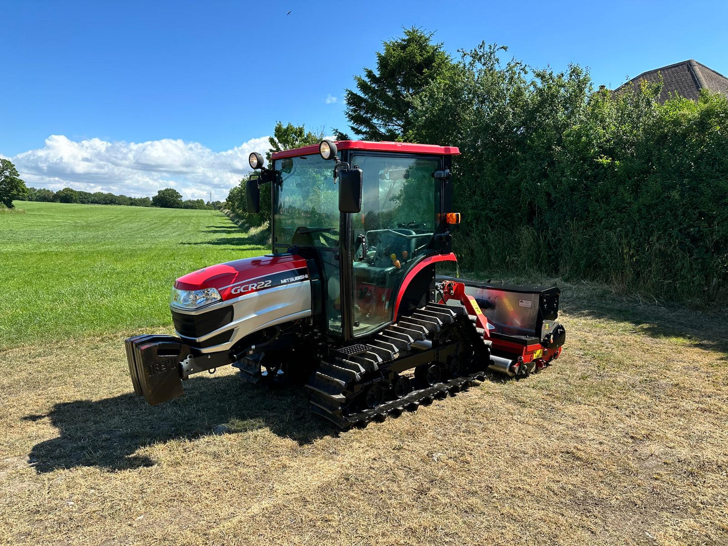 65 HOURS! MITSUBISHI GCR22 22HP COMPACT TRACKED CRAWLER TRACTOR & ROTA DAIRON RGD140 SLIT OVERSEEDER