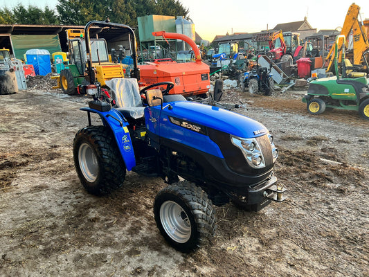 UNUSED SOLIS 20 20hp 4WD COMPACT TRACTOR, SHOWING A LOW AND GENUINE 3 HOURS