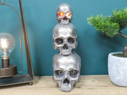 Three Skulls Statue