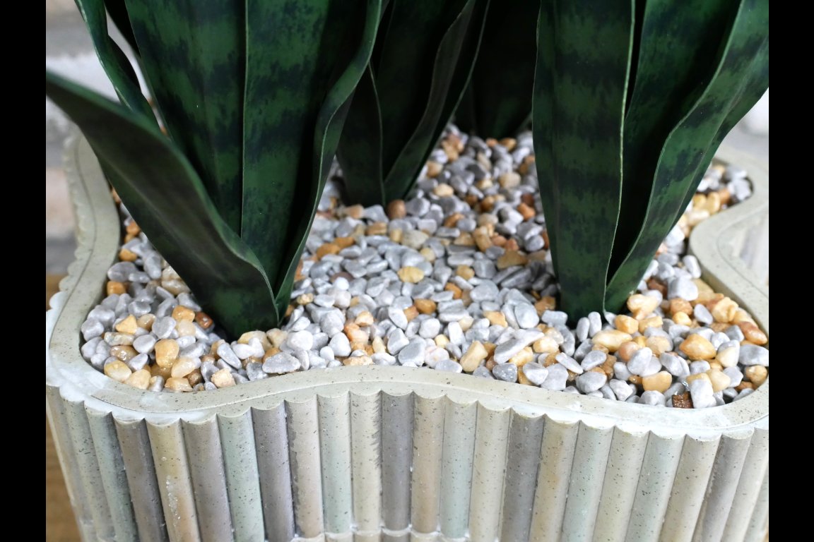 Planter & Artificial Plants