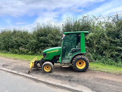 61 REG. JOHN DEERE 2320 23HP 4WD COMPACT TRACTOR WITH 54Ó HYDRAULIC 4 WAY BLADE