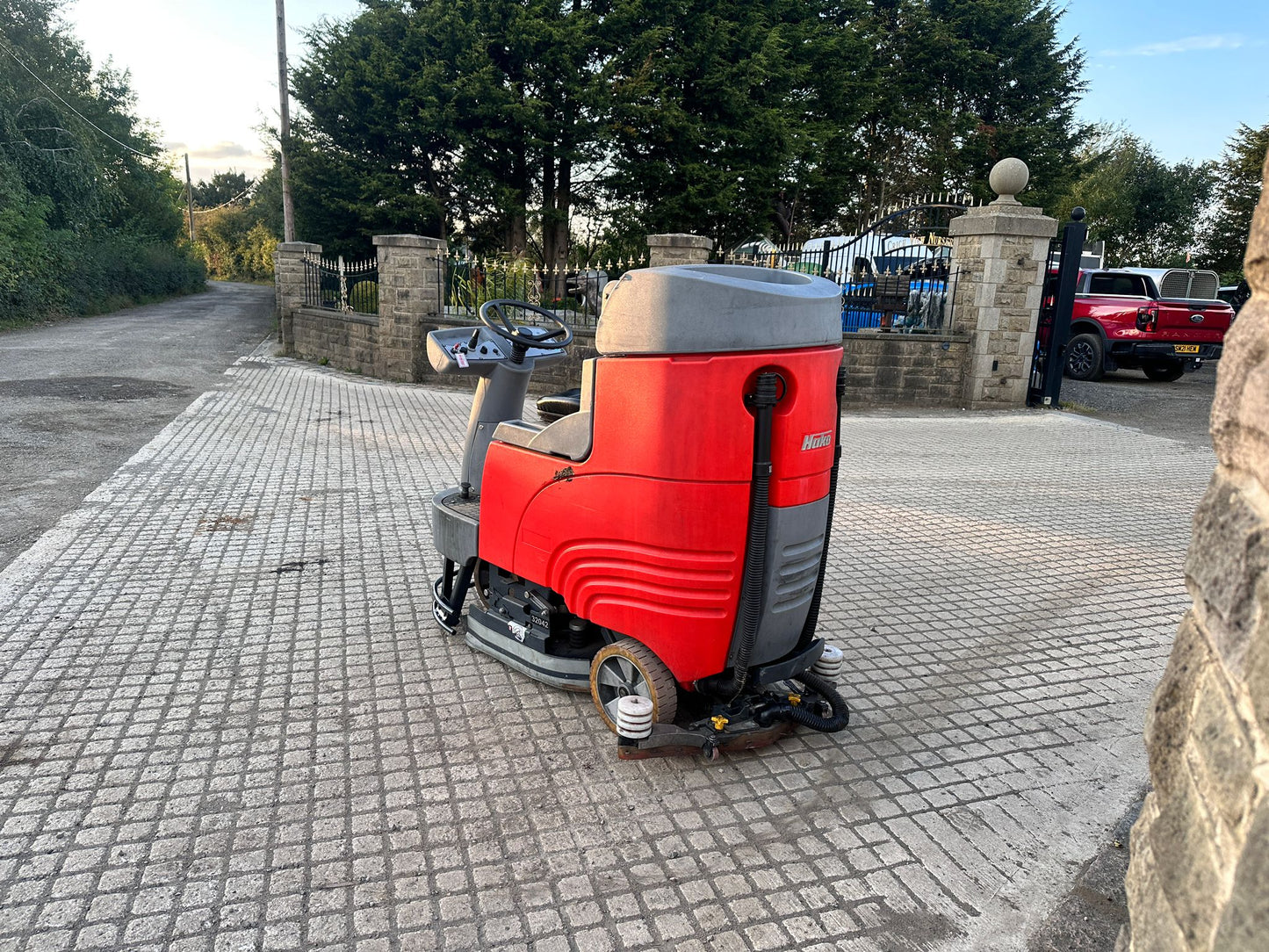 2017 HAKO SCRUBMASTER B155R RIDE ON FLOOR SCRUBBER/SWEEPER