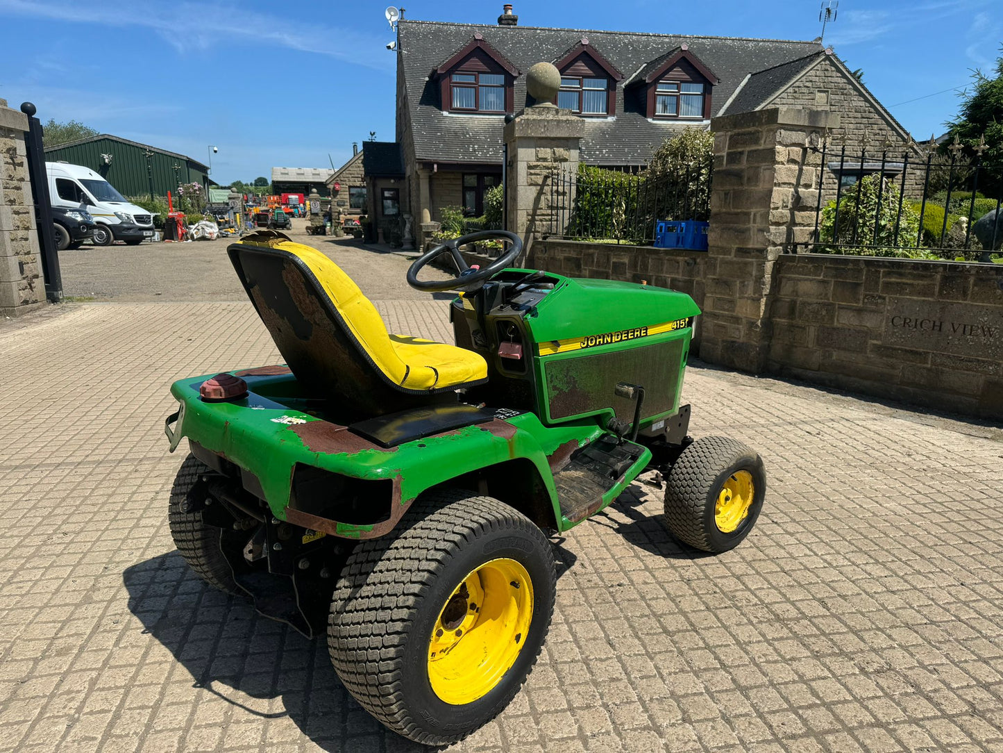 JOHN DEERE 415 TRACTOR RIDE ON LAWN TRACTOR