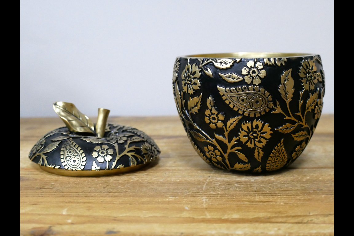 Black & Gold Apple