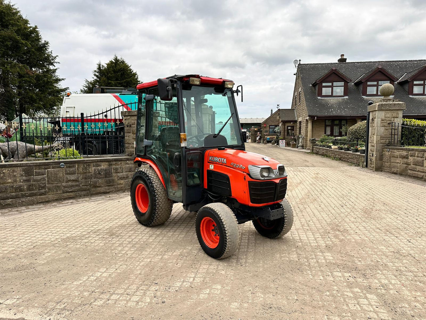 2009 KUBOTA B2230 22HP 4WD COMPACT TRACTOR