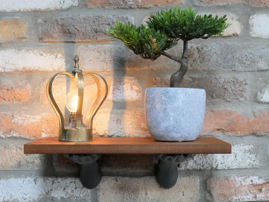 Hands Shelf