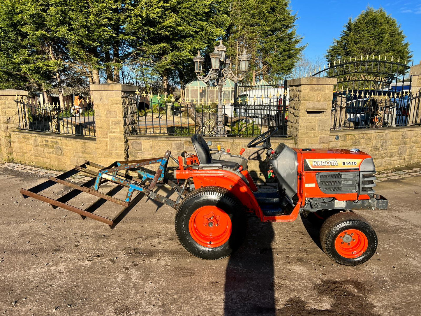 KUBOTA B1410 4WD COMPACT TRACTOR WITH WESSEX 4FT MENAGE LEVELLER