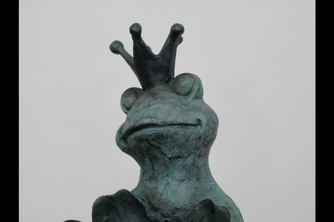 Standing Frog Bird Feeder