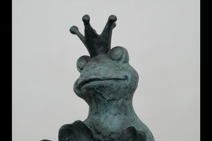 Standing Frog Bird Feeder