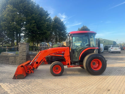 2012 KUBOTA L5240HST 54HP 4WD COMPACT TRACTOR WITH FRONT LOADER AND BUCKET