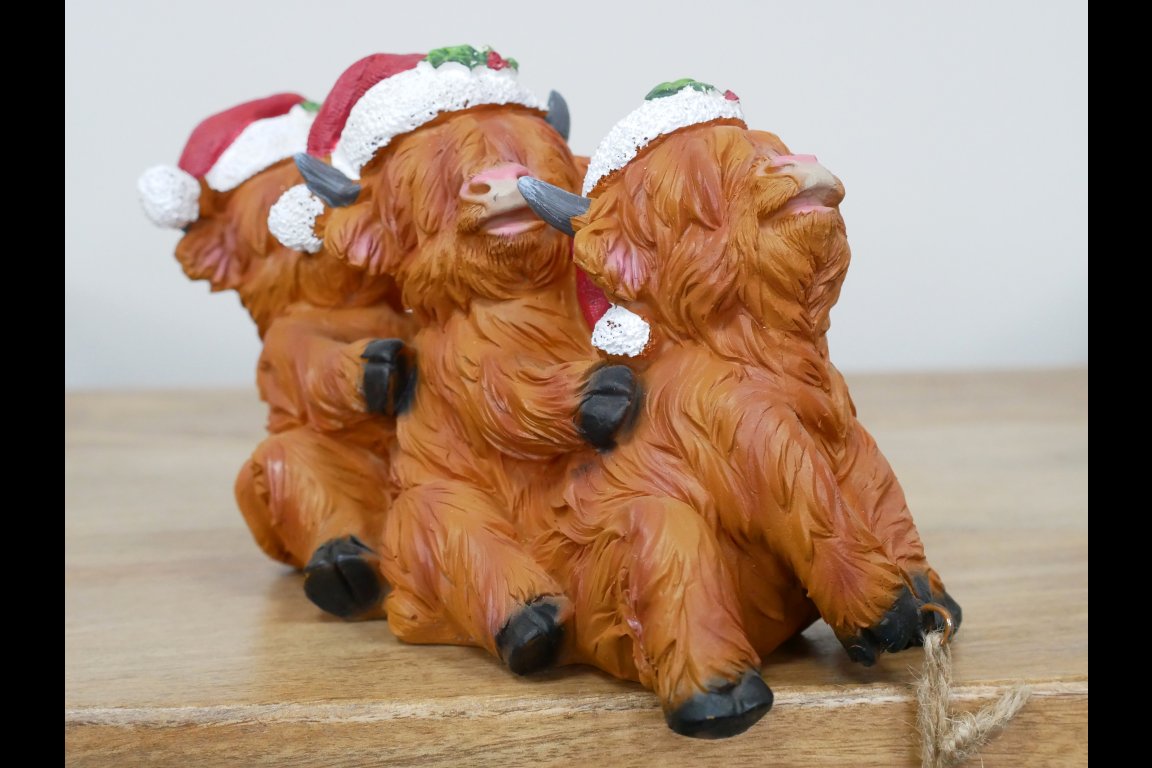 Helpful Christmas Cows