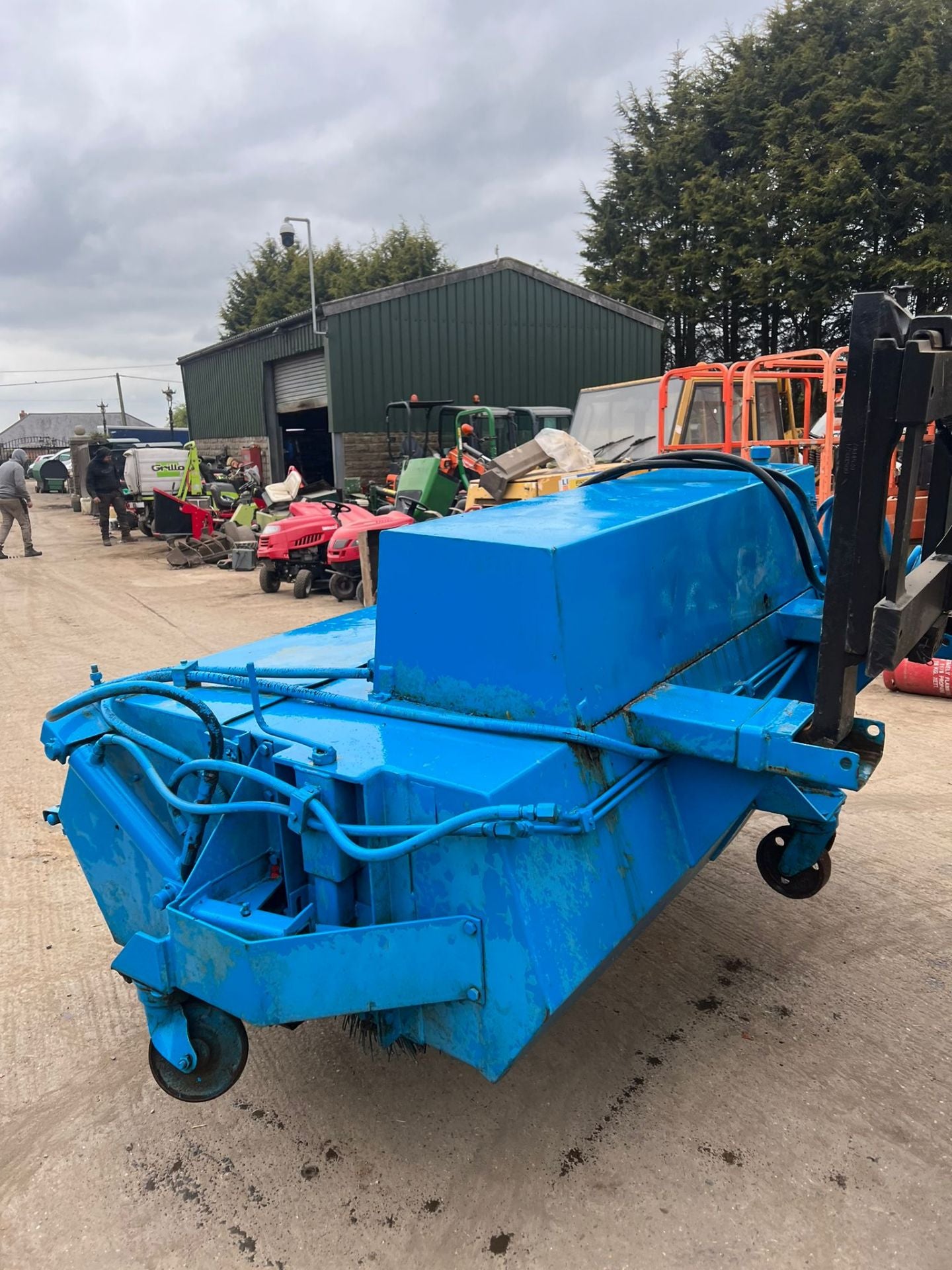 CONQUIP SWEEPER BUCKET SUITABLE FOR PALLET FORKS , IN WORKING ORDER