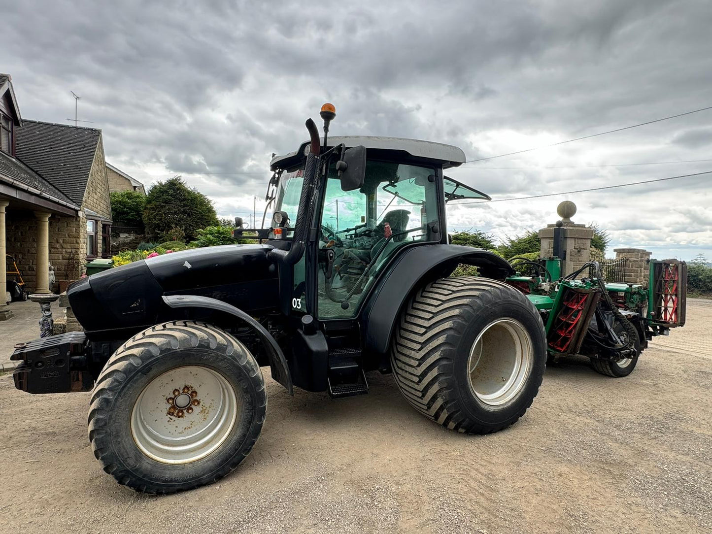 2010 DEUTZ FAHR 100 TRACTOR WITH RANSOMES 7 GANG LAWN MOWER 100 HP TRACTOR