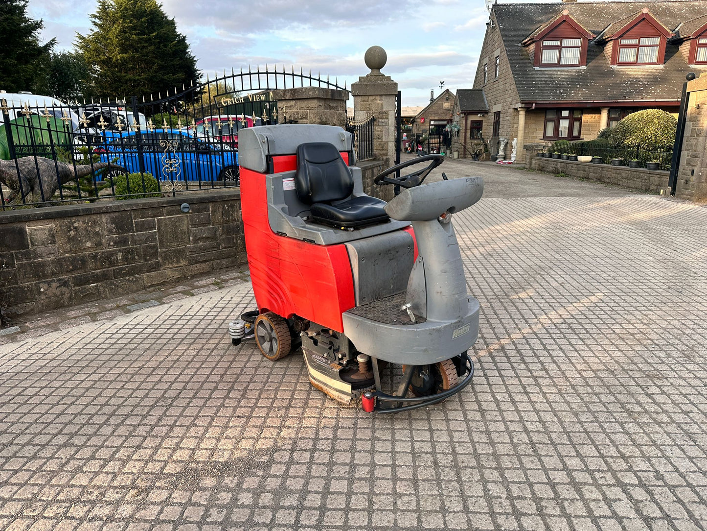 2015 HAKO SCRUBMASTER B155R RIDE ON FLOOR SCRUBBER/SWEEPER