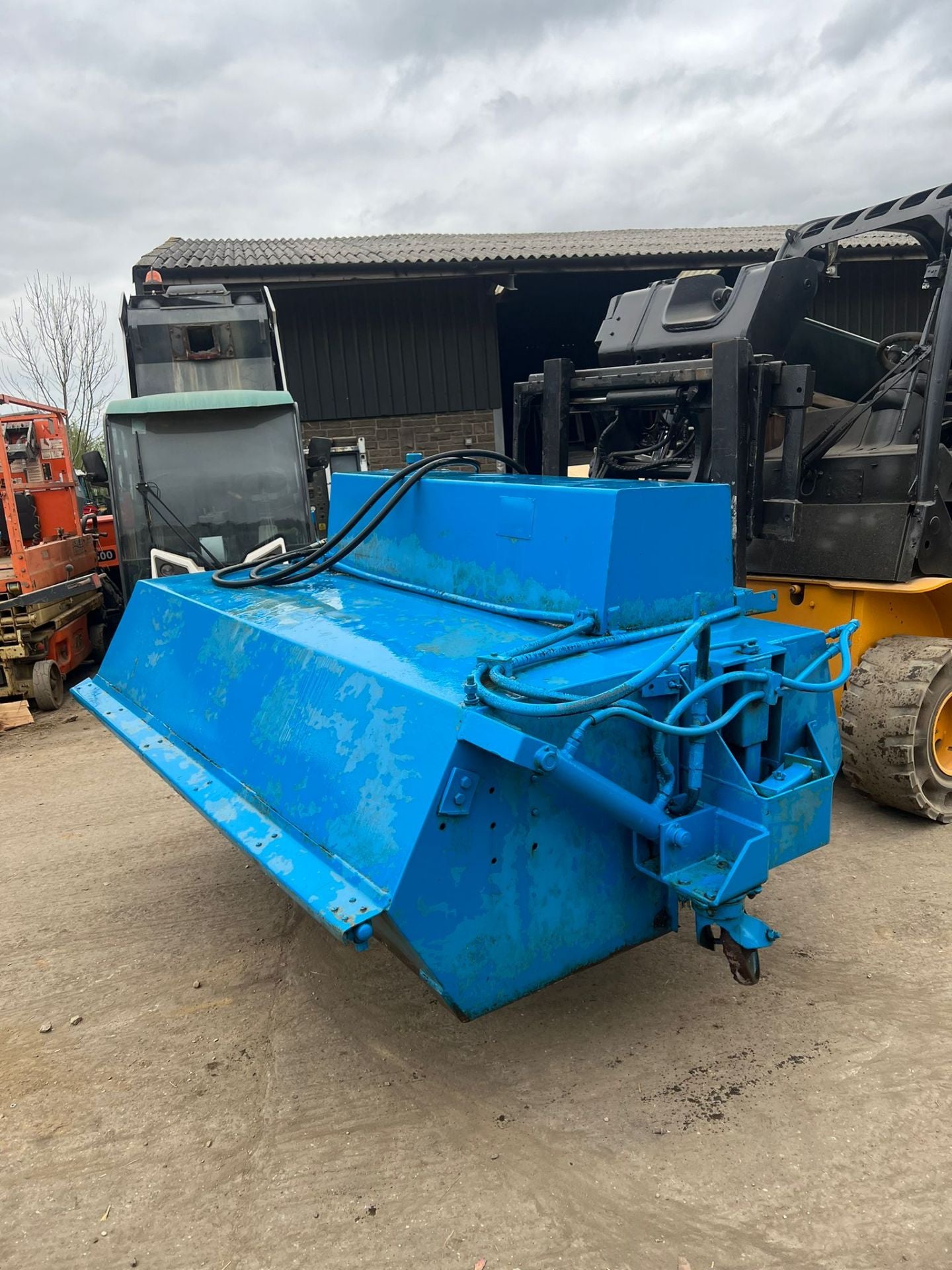 CONQUIP SWEEPER BUCKET SUITABLE FOR PALLET FORKS , IN WORKING ORDER