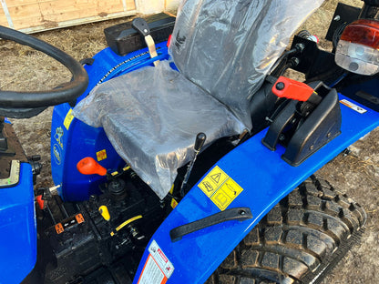 UNUSED SOLIS 20 20hp 4WD COMPACT TRACTOR, SHOWING A LOW AND GENUINE 3 HOURS