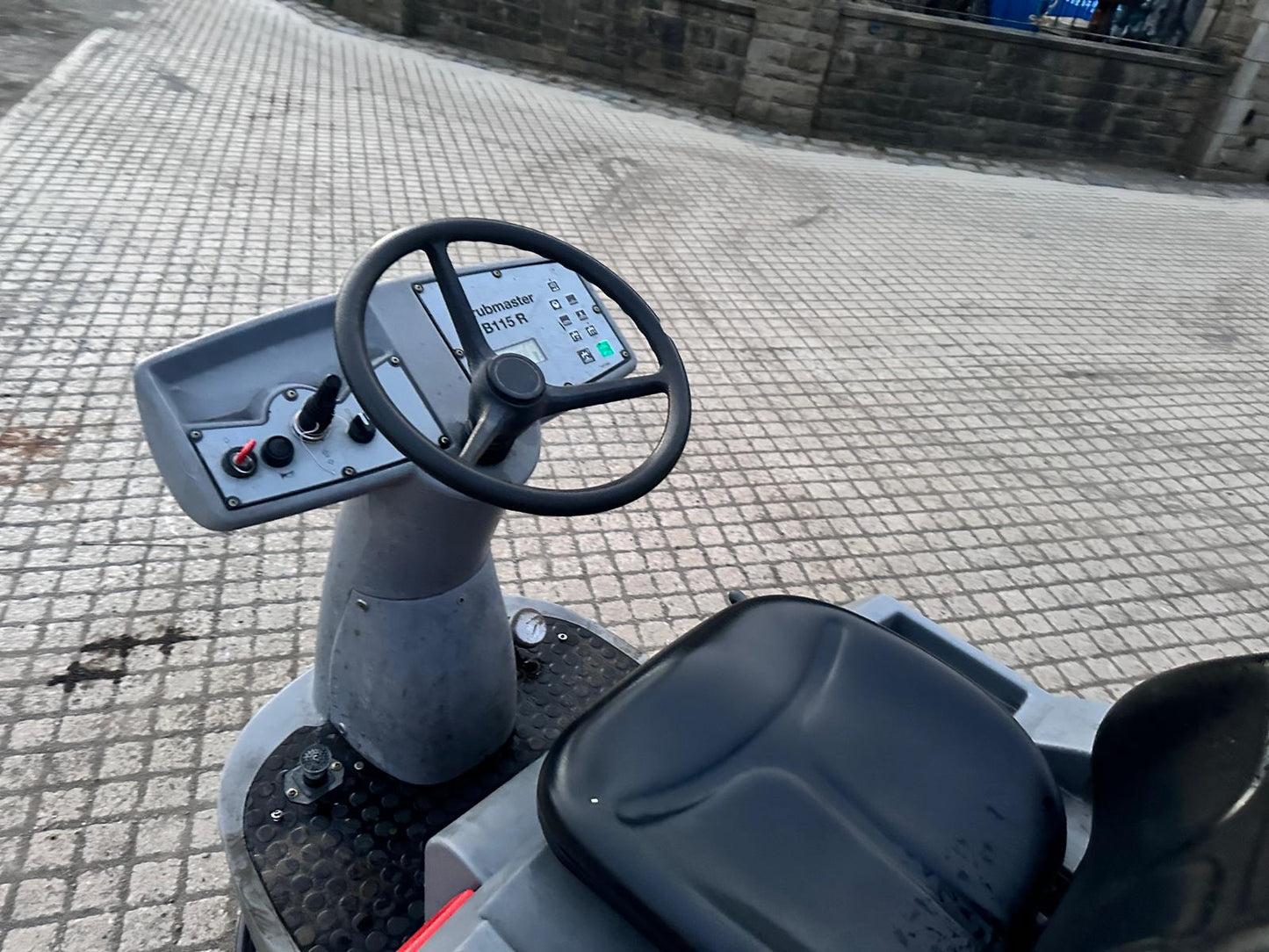 2015 HAKO SCRUBMASTER B155R RIDE ON FLOOR SCRUBBER/SWEEPER