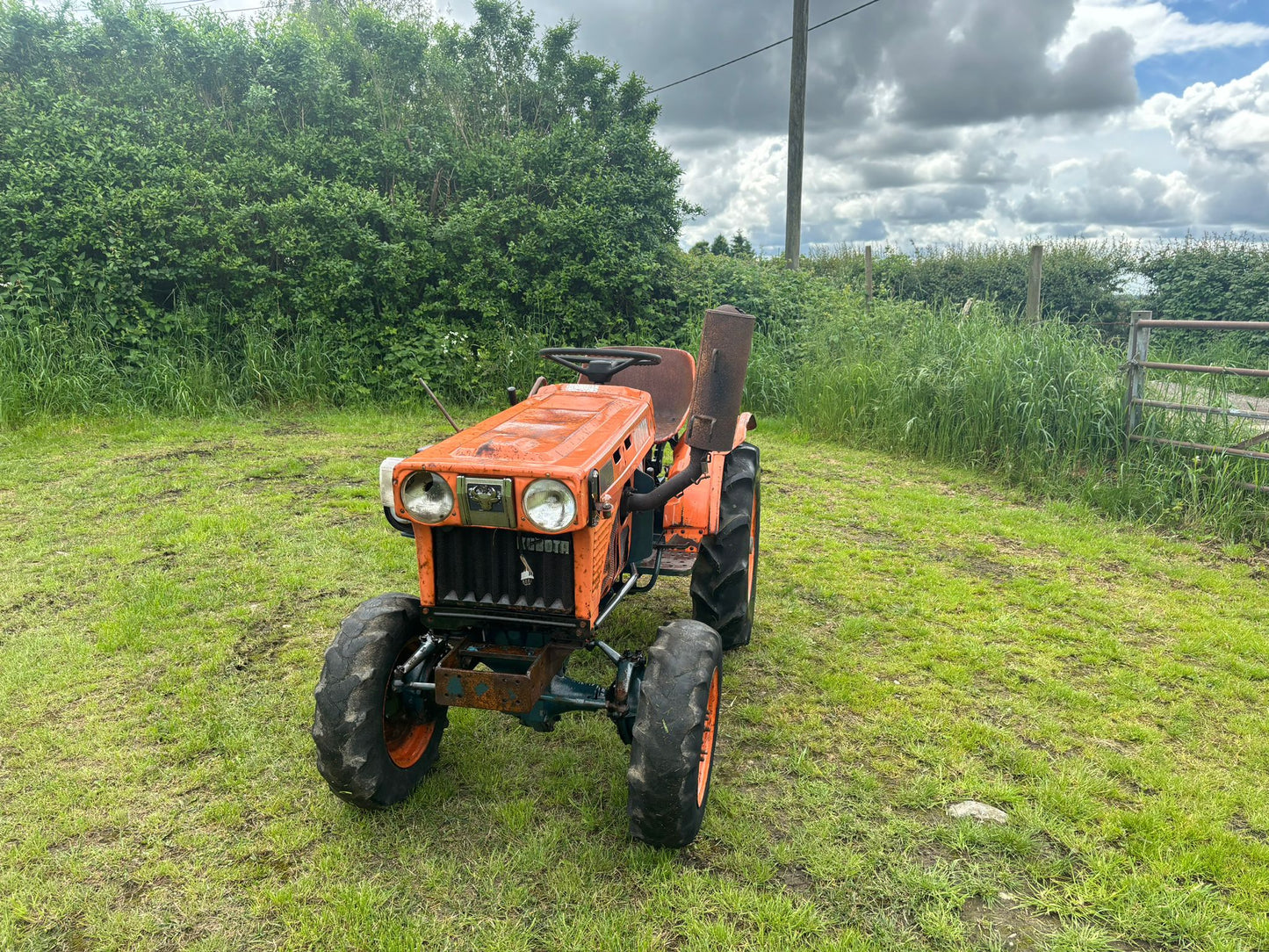 Kubota B7100 17HP 4WD Compact Tractor