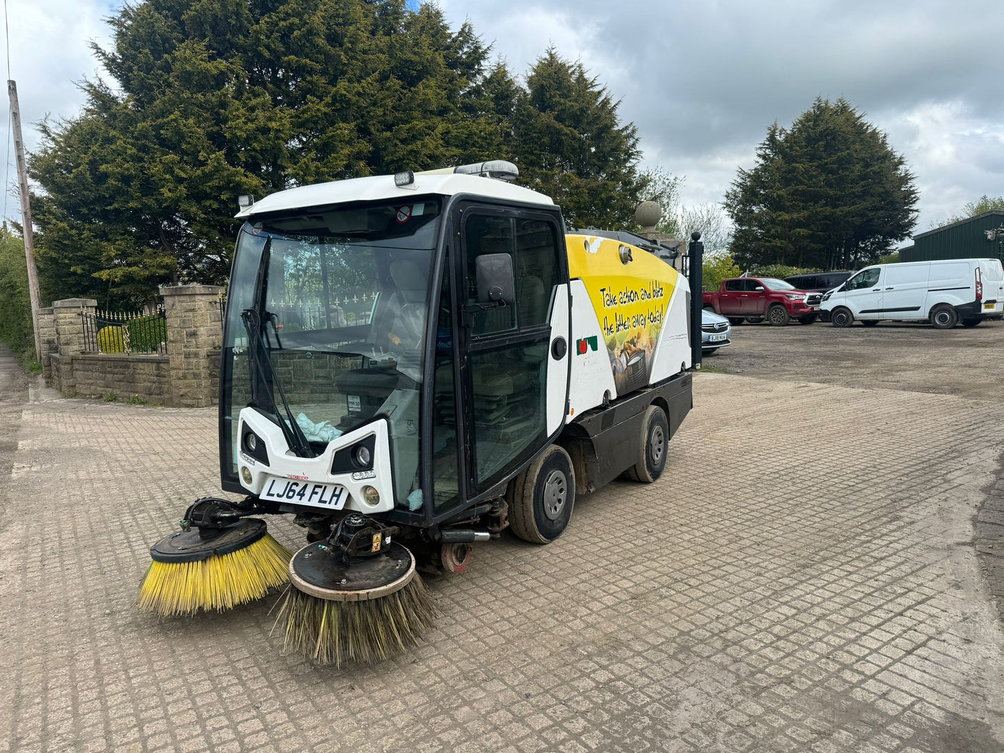 64/2014 JOHNSTON C201 ROAD SWEEPER