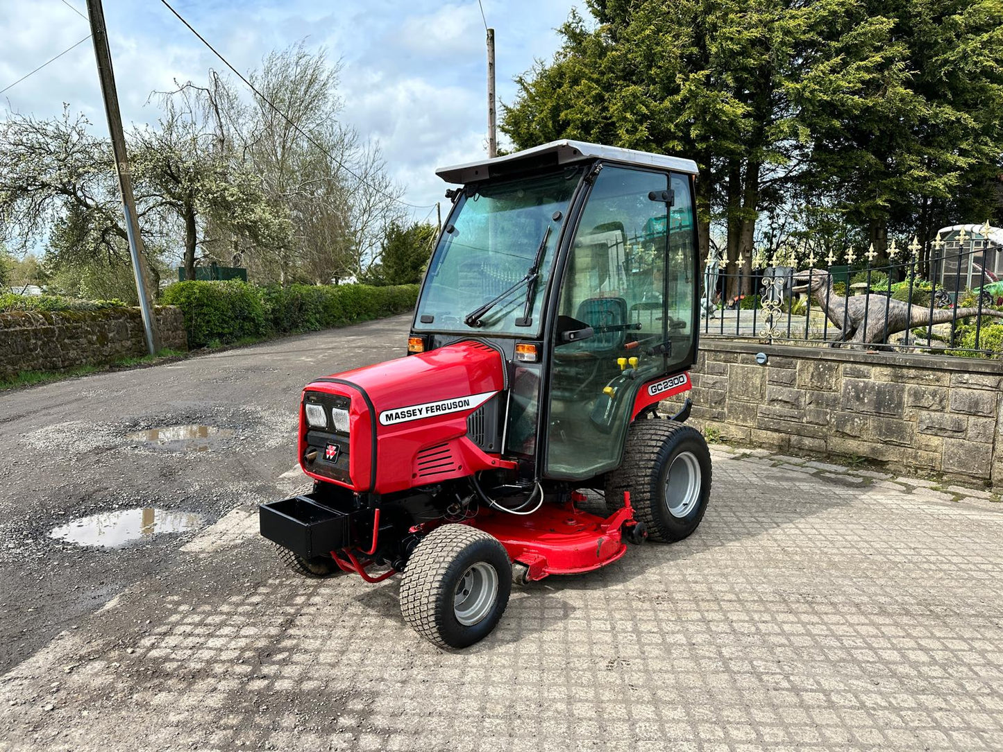 2009 MASSEY FERGUSON GC2300 23HP 4WD COMPACT TRACTOR WITH UNDERSLUNG DECK