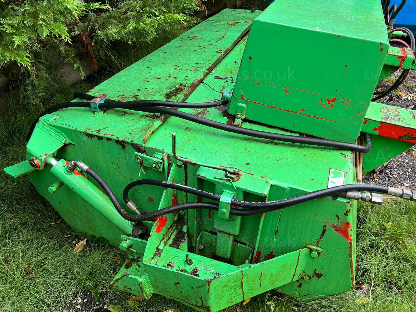 GREEN NATTA SWEEPER BUCKET, SUITABLE FOR PALLET FORKS, HYDRAULIC DRIVE