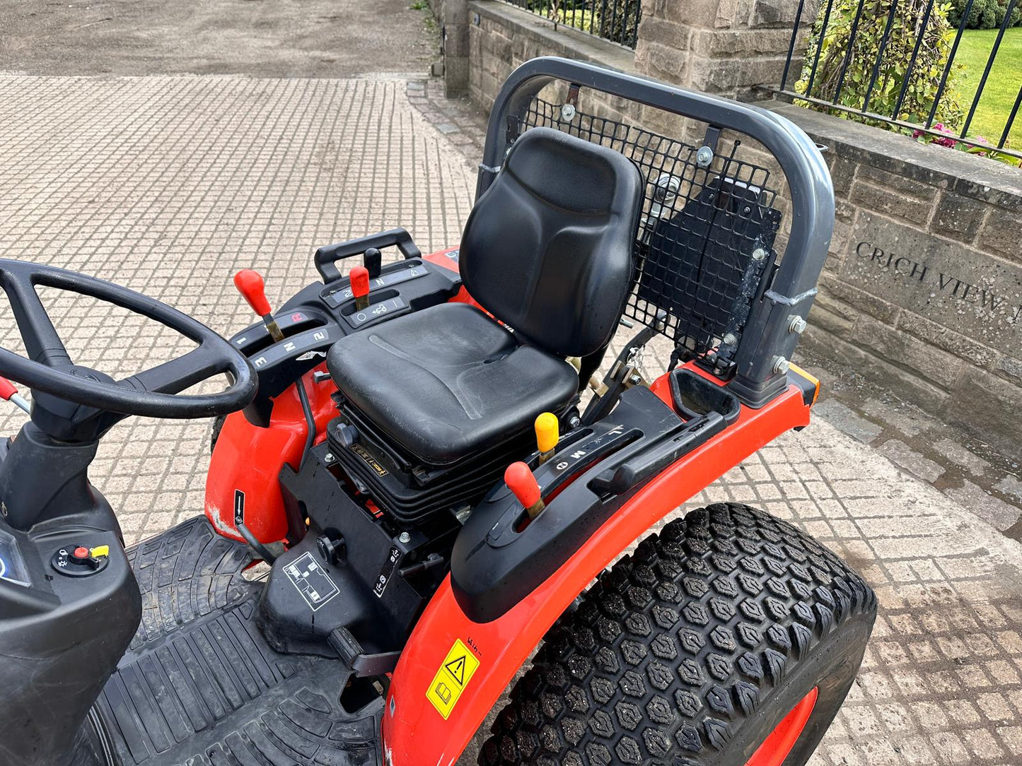 484 HOURS - KUBOTA B1241 4WD COMPACT TRACTOR