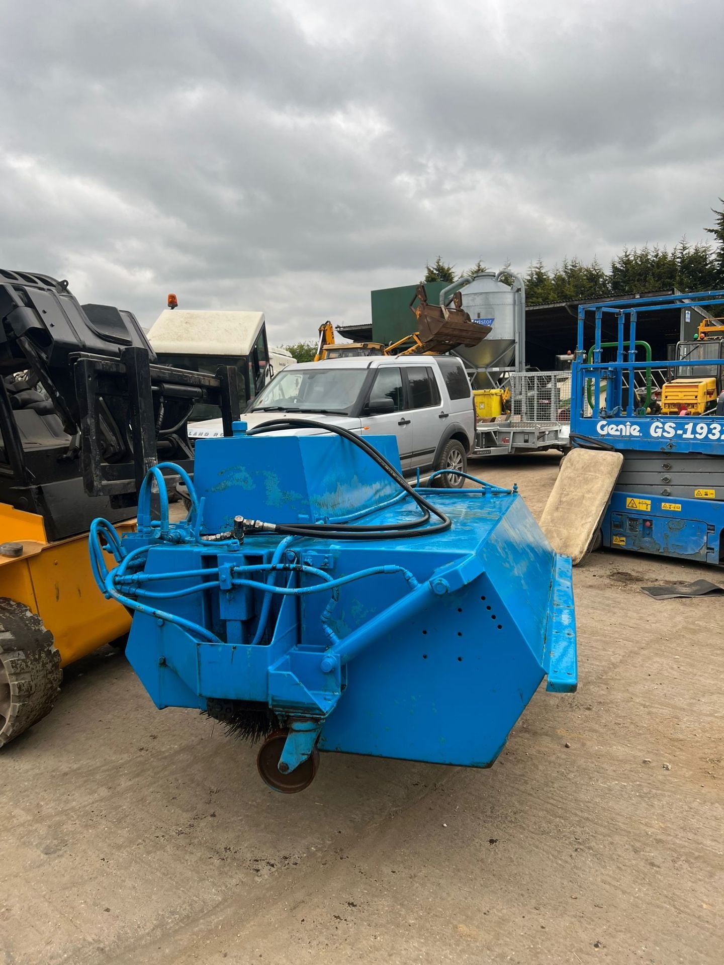 CONQUIP SWEEPER BUCKET SUITABLE FOR PALLET FORKS , IN WORKING ORDER