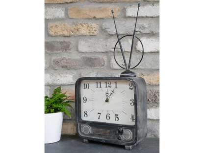 Retro TV Clock