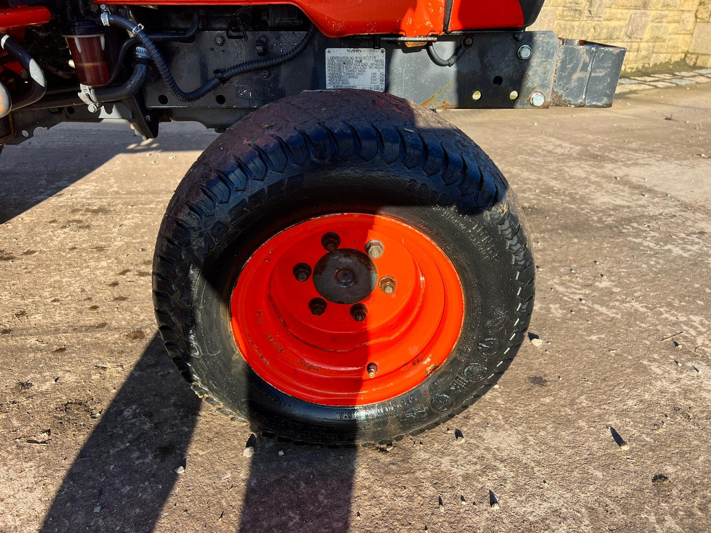 KUBOTA B1410 4WD COMPACT TRACTOR WITH WESSEX 4FT MENAGE LEVELLER