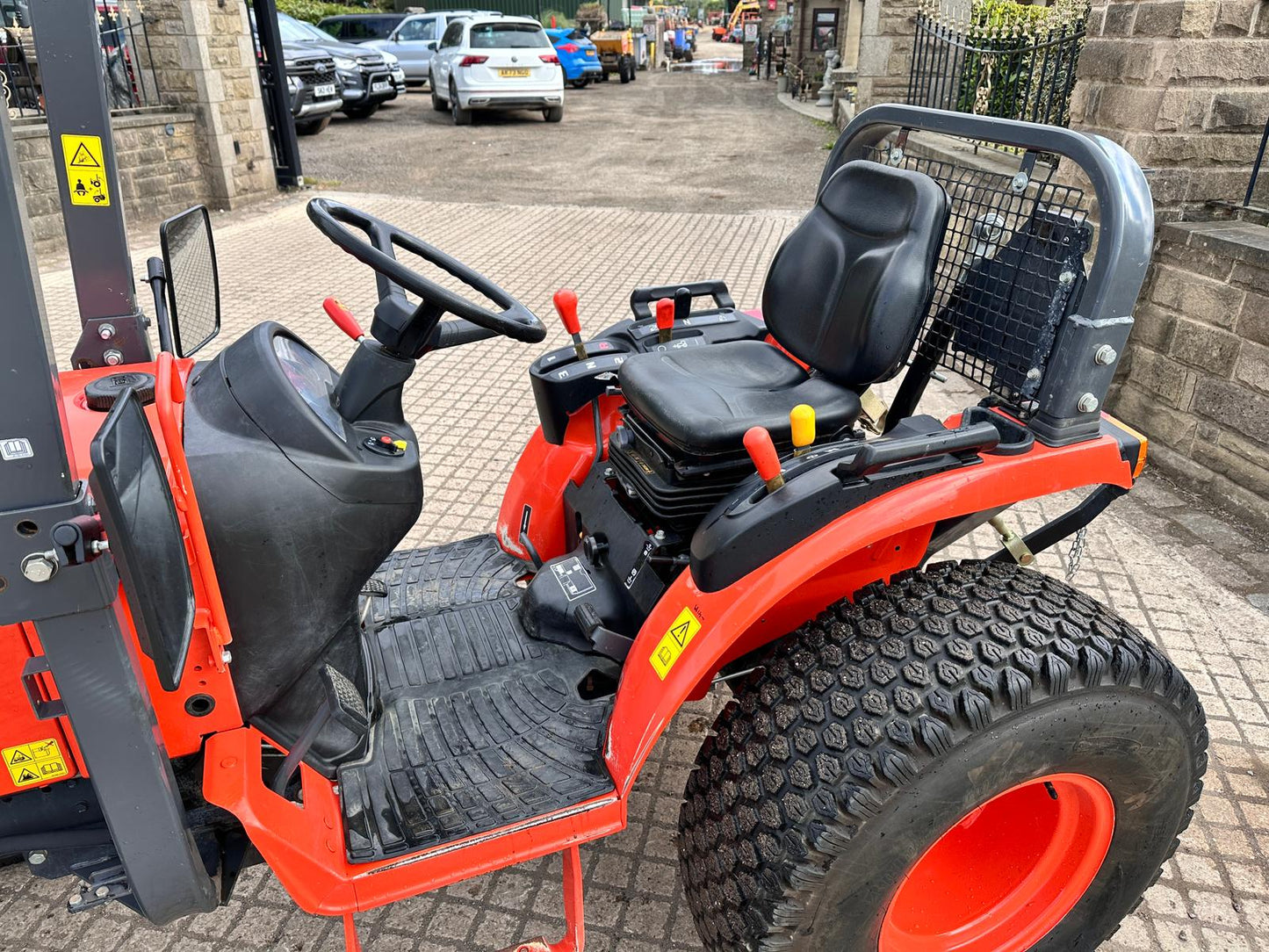 484 HOURS - KUBOTA B1241 4WD COMPACT TRACTOR