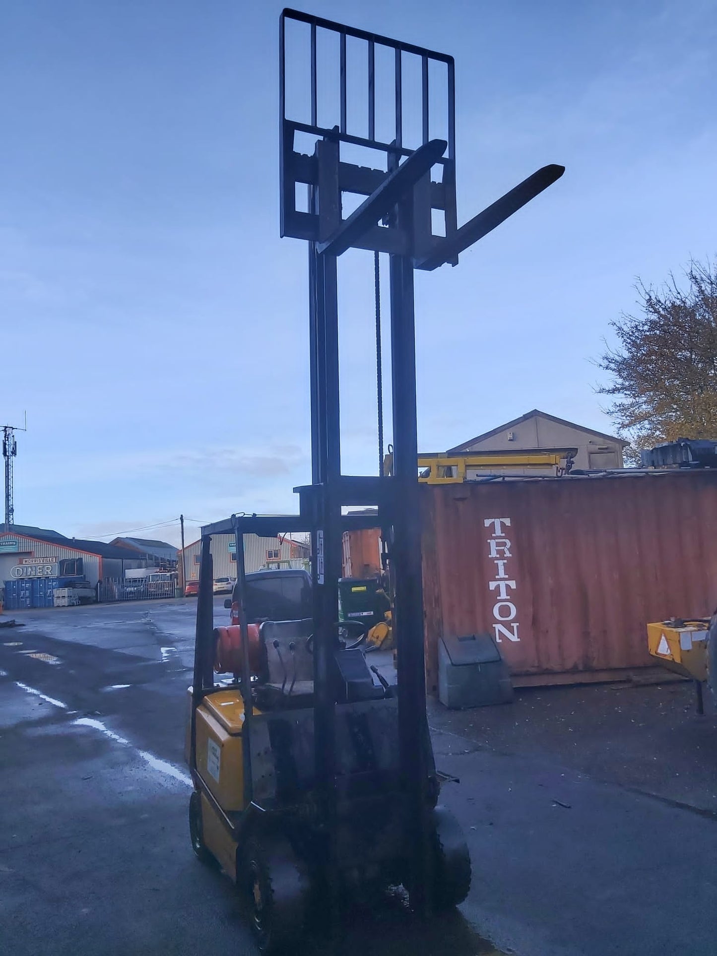 YALE 2 TONNE GAS FORKLIFT TRUCK