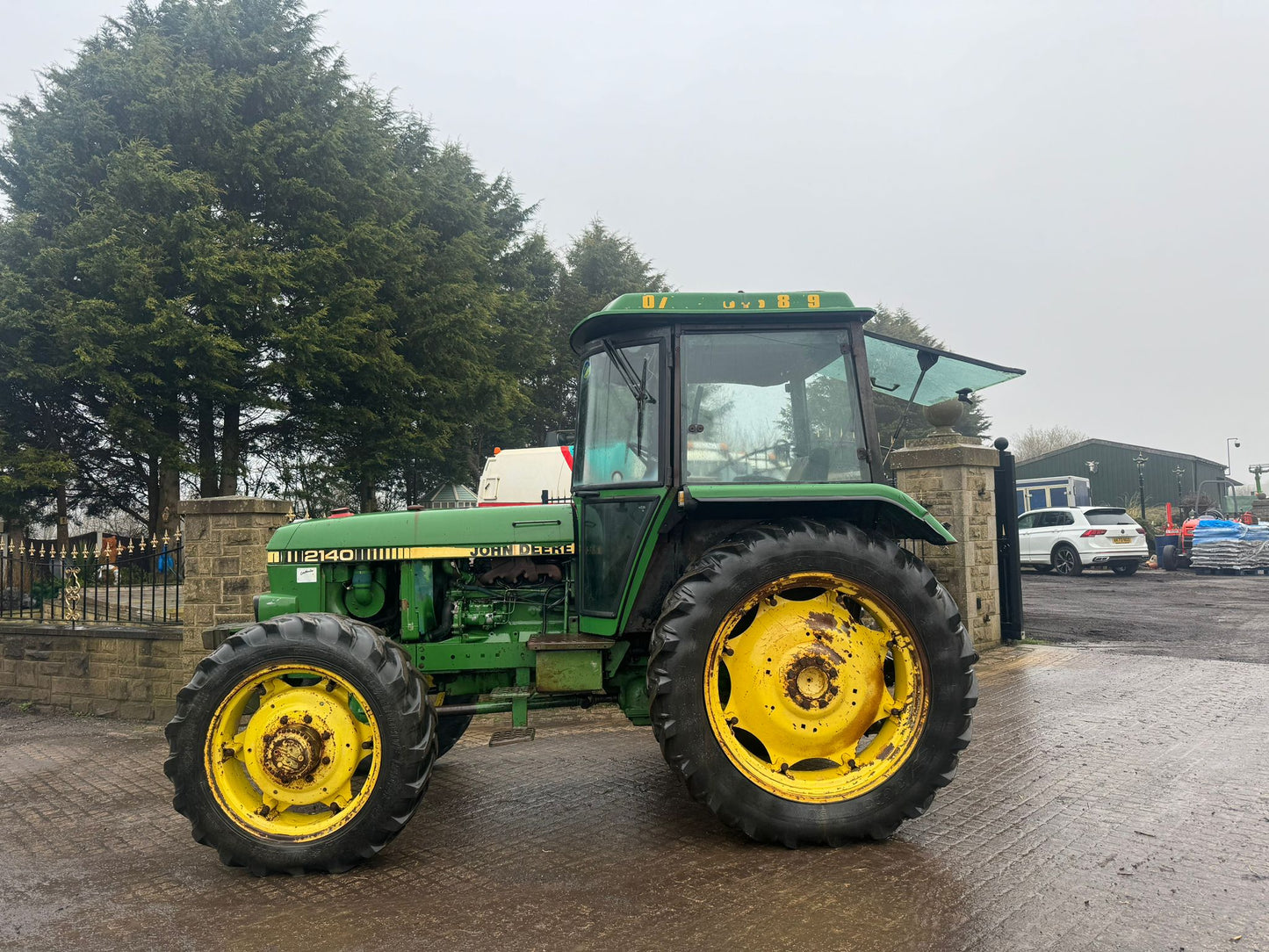 JOHN DEERE 2140 4 WHEEL DRIVE TRACTOR 80 HP