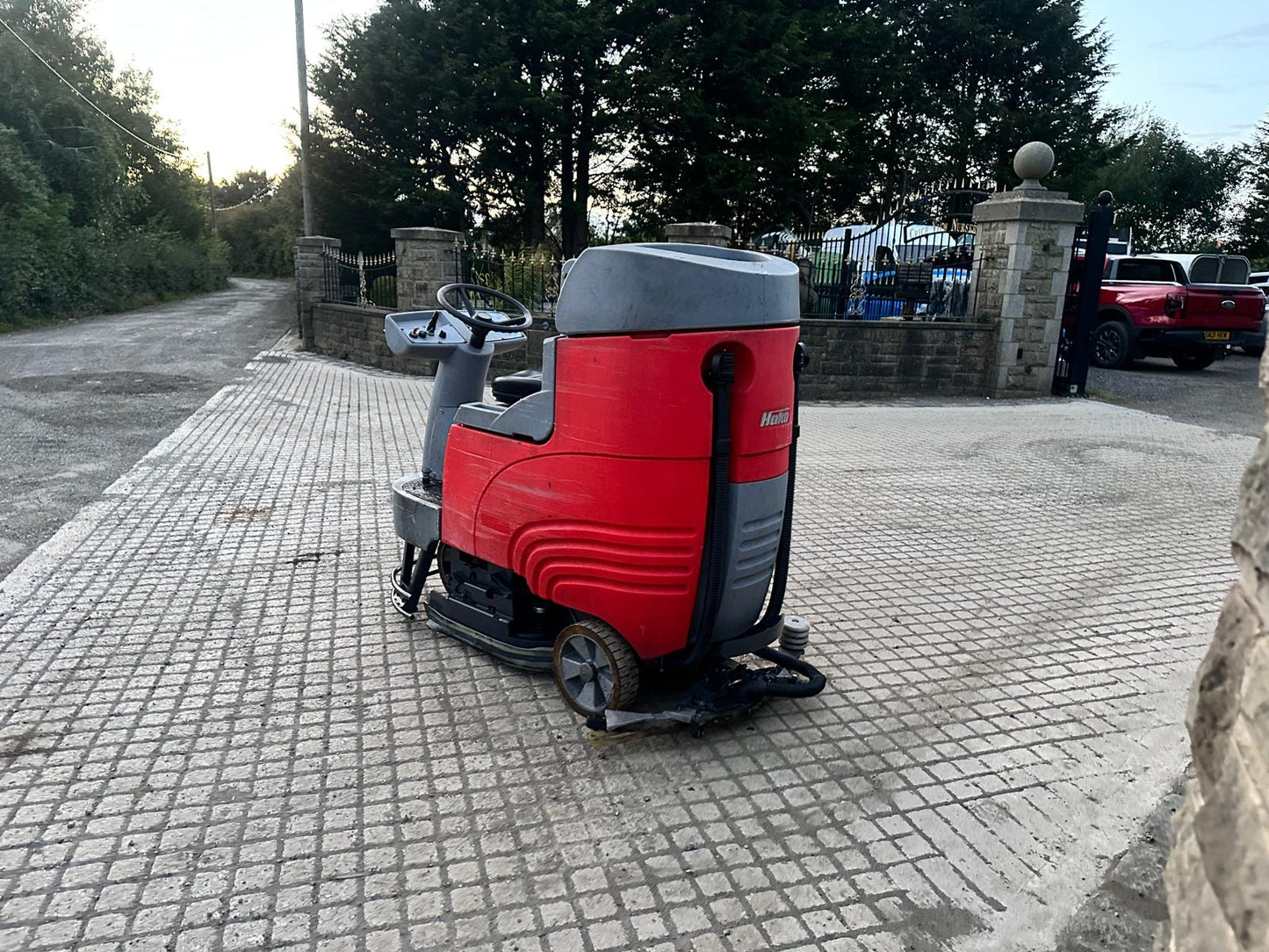 2015 HAKO SCRUBMASTER B155R RIDE ON FLOOR SCRUBBER/SWEEPER