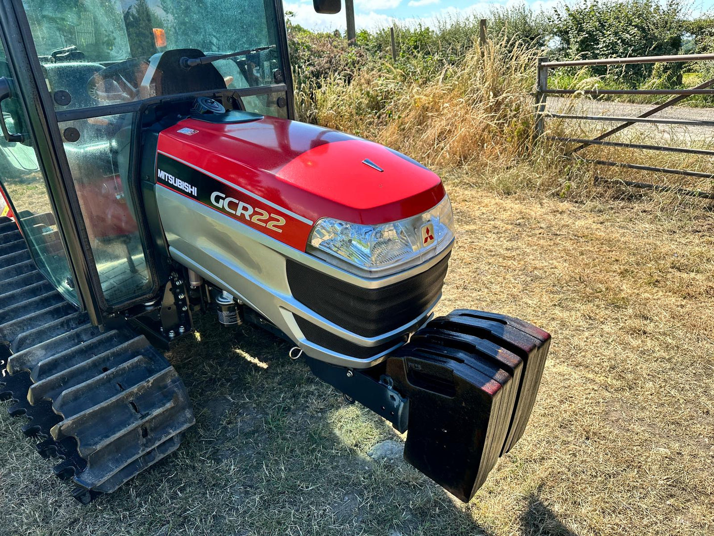 65 HOURS! MITSUBISHI GCR22 22HP COMPACT TRACKED CRAWLER TRACTOR & ROTA DAIRON RGD140 SLIT OVERSEEDER