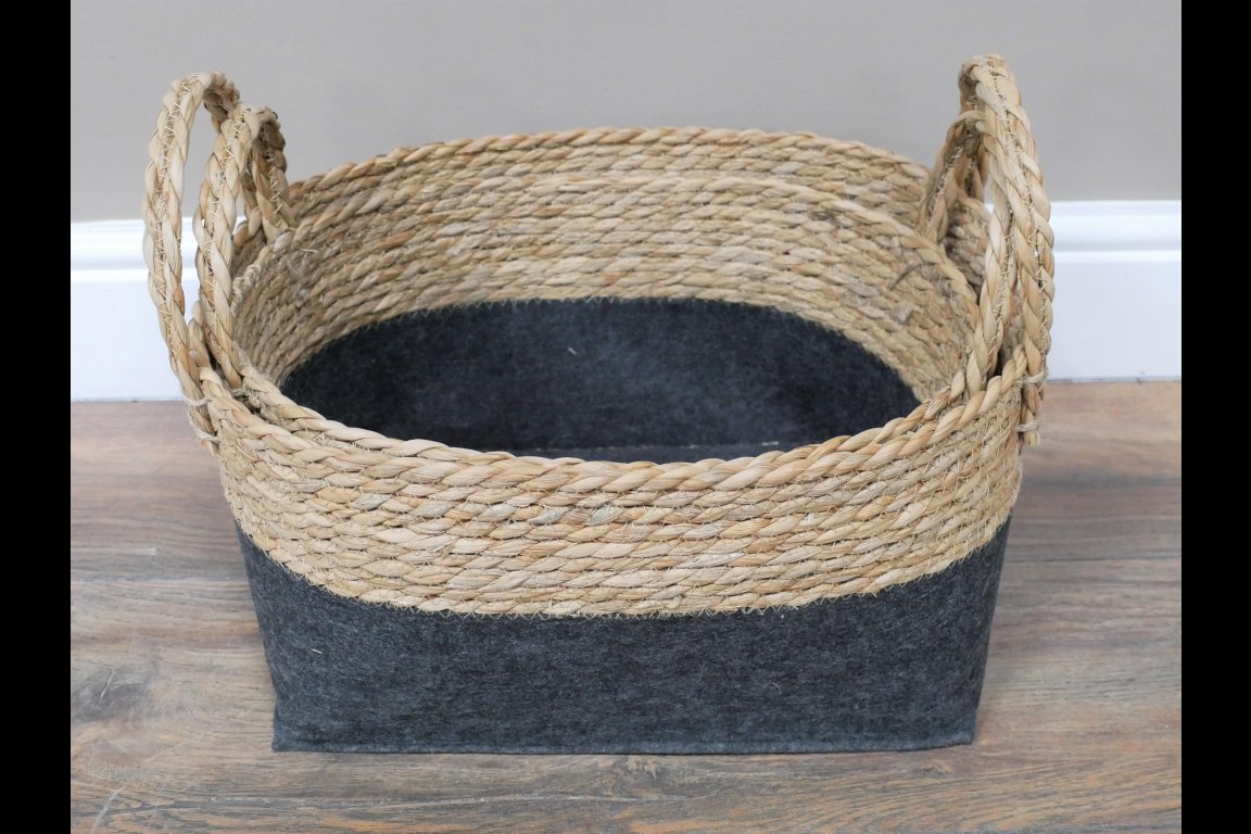 Set Of Two Baskets / Planters