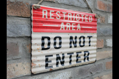 Sign (Restricted Area)