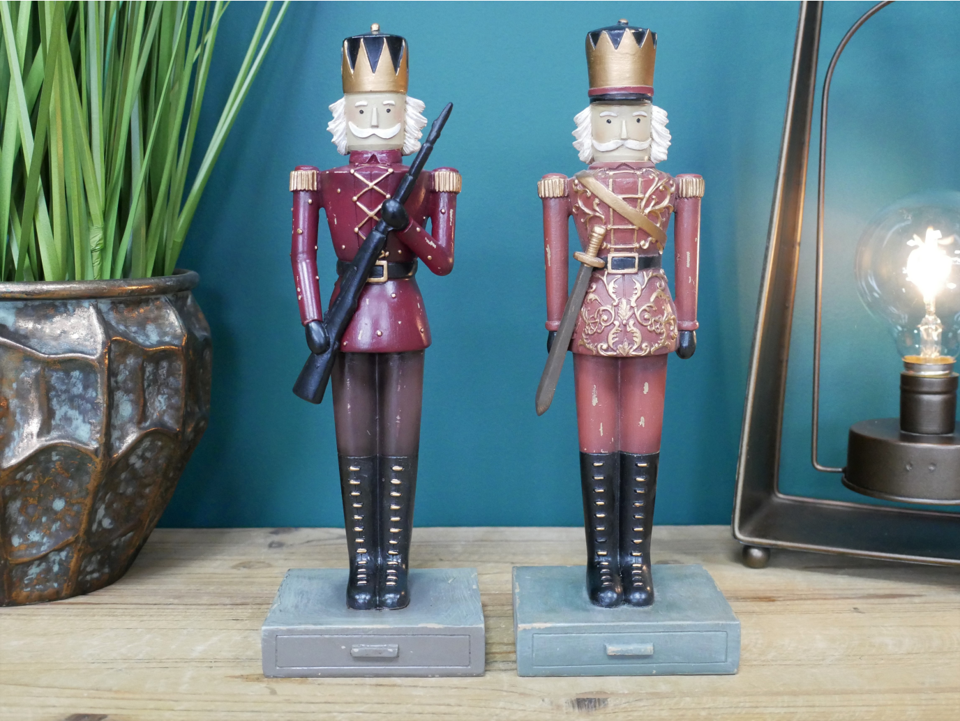 Set Of 2 Soldiers