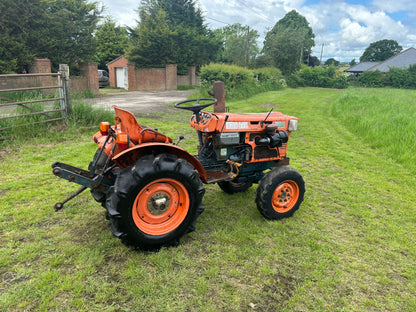 Kubota B7100 17HP 4WD Compact Tractor