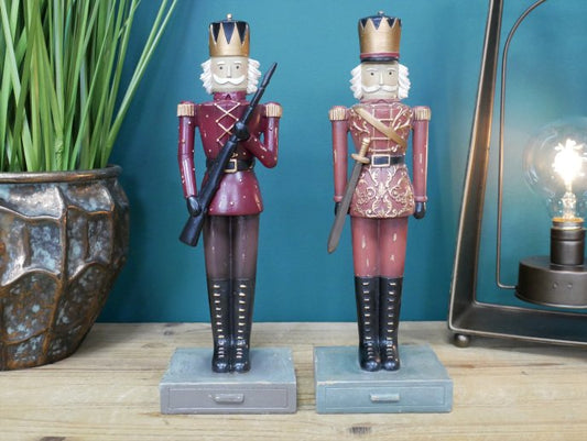 Set Of 2 Soldiers