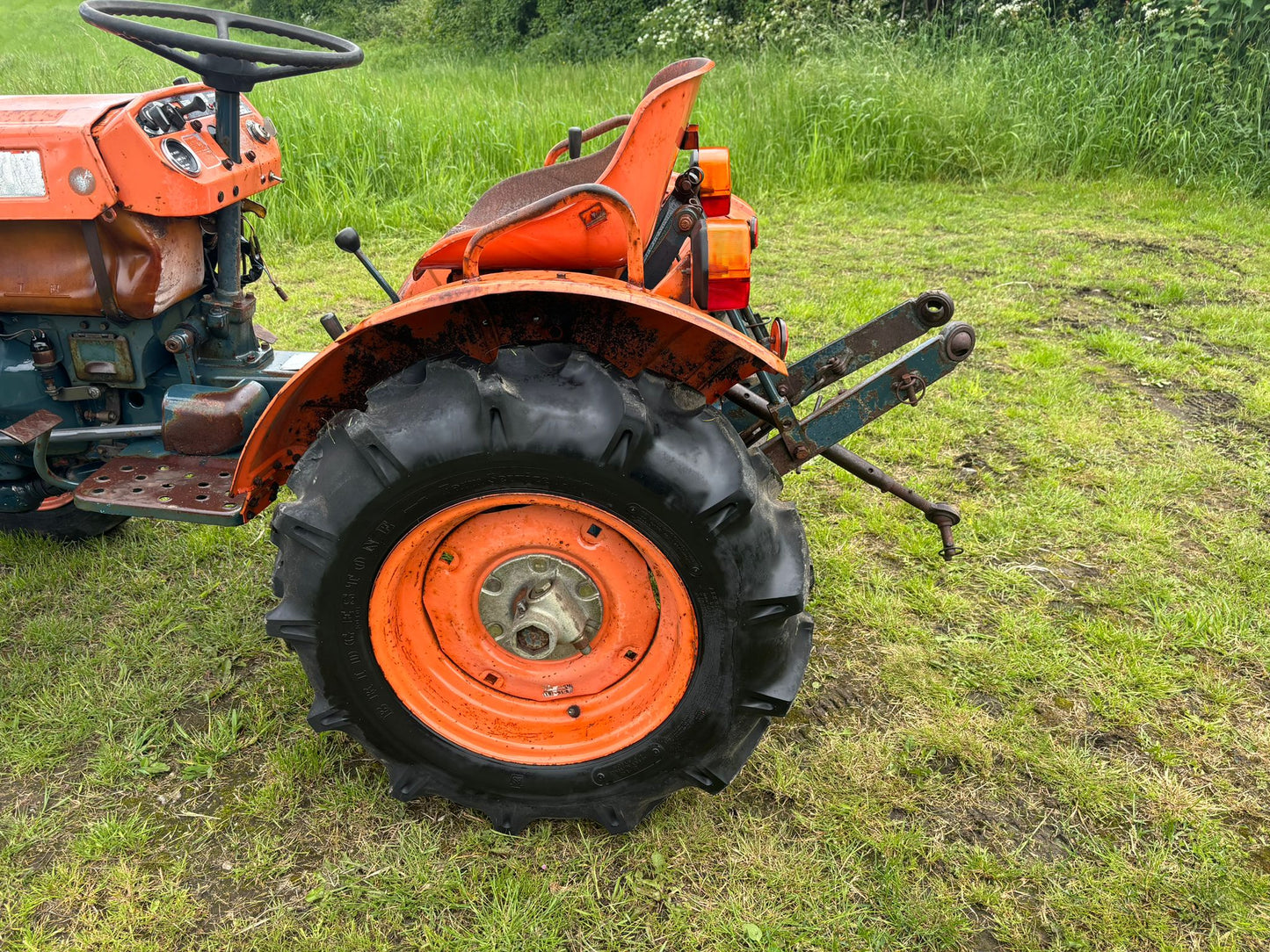 Kubota B7100 17HP 4WD Compact Tractor