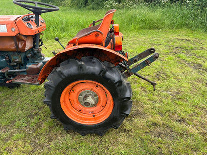 Kubota B7100 17HP 4WD Compact Tractor