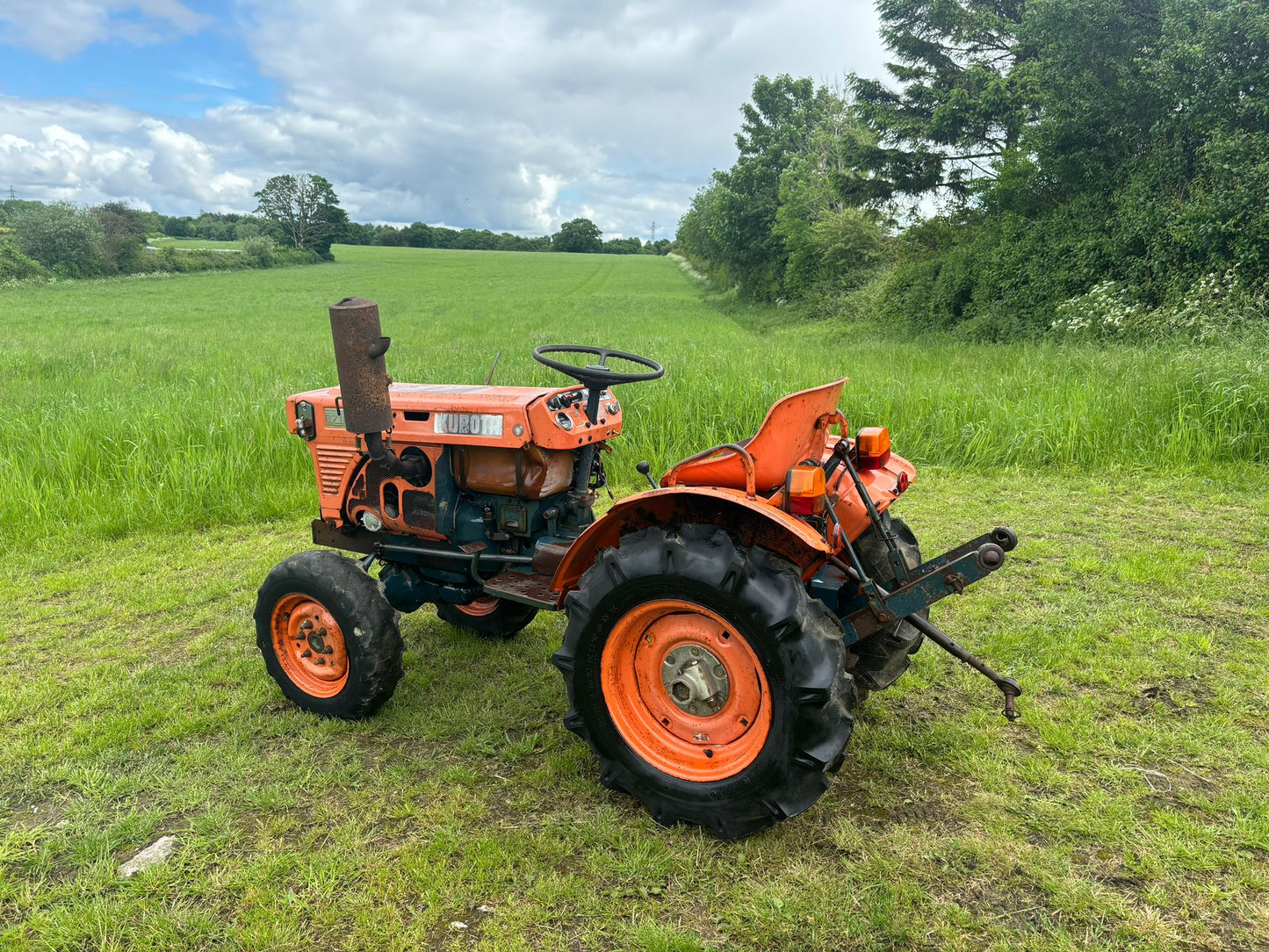 Kubota B7100 17HP 4WD Compact Tractor