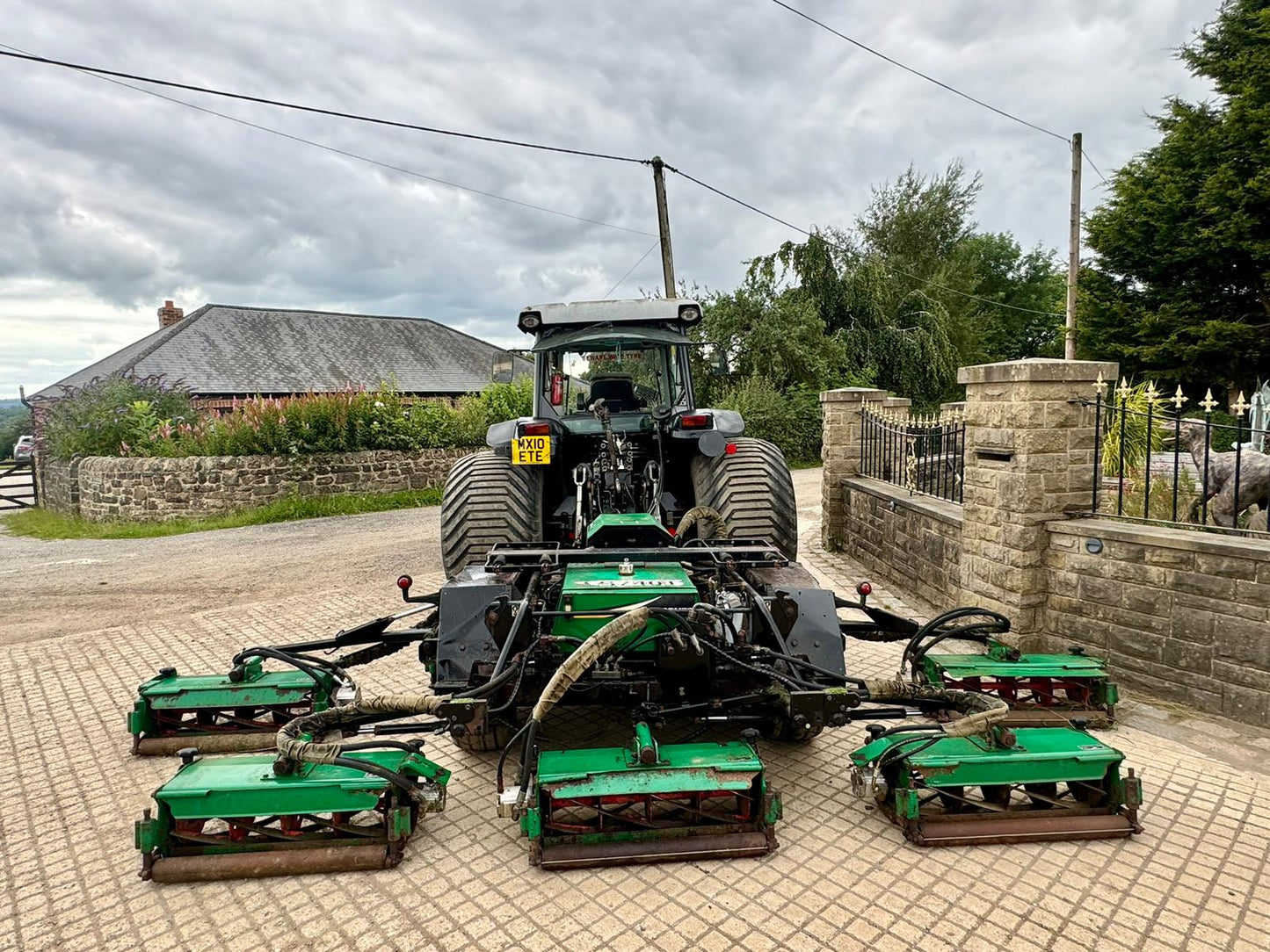 2010 DEUTZ FAHR 100 TRACTOR WITH RANSOMES 7 GANG LAWN MOWER 100 HP TRACTOR