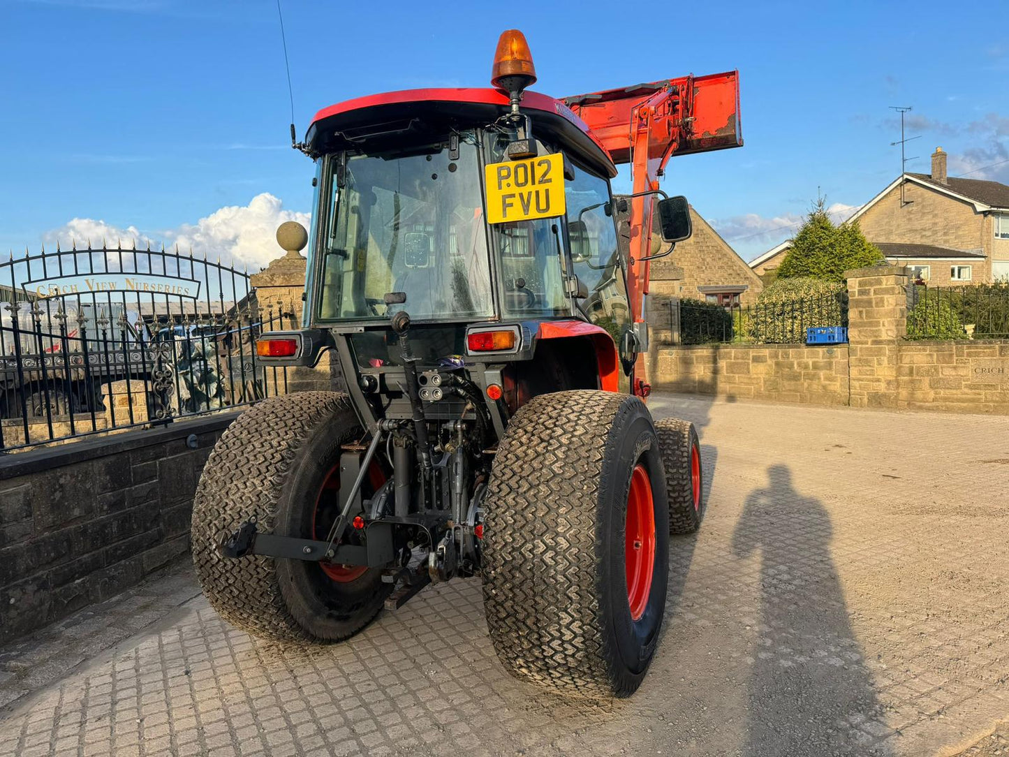 2012 KUBOTA L5240HST 54HP 4WD COMPACT TRACTOR WITH FRONT LOADER AND BUCKET